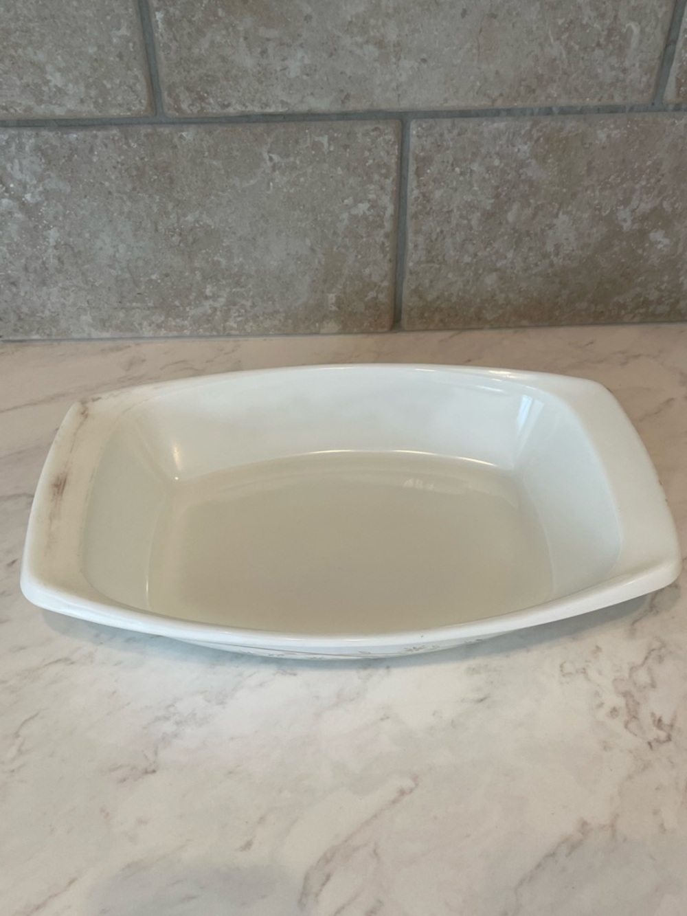Vintage Pyrex Golden Honeysuckle Casserole Dish with lid - 2.5 Quart - Picture 4 of 8